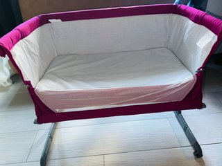 Cuna de viaje rosa