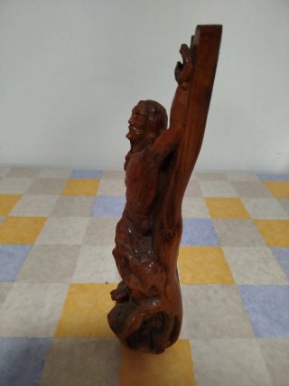 Figura religiosa tallada en madera