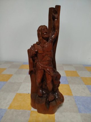 Figura religiosa tallada en madera