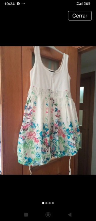 Vestido de tirantes con estampado de mariposas