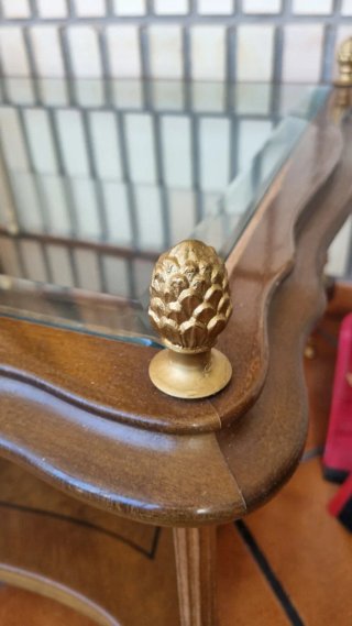Mesa auxiliar antigua de madera y cristal
