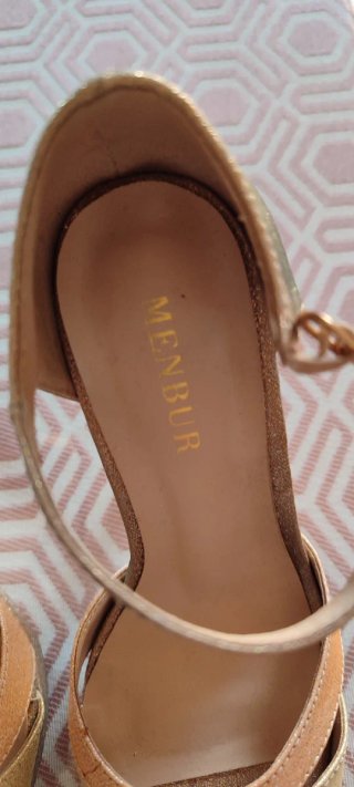 Sandalias de tacón alto mujer beige y dorado