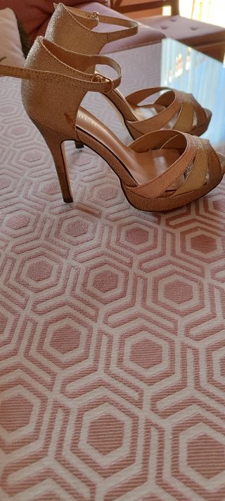 Sandalias de tacón alto mujer beige y dorado