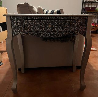 Tavolo da salotto o cassettiera con cassetto