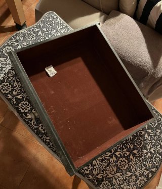 Tavolo da salotto o cassettiera con cassetto