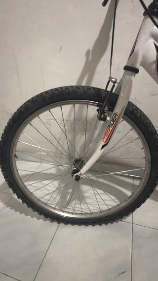 Bicicleta Freerider para reparar