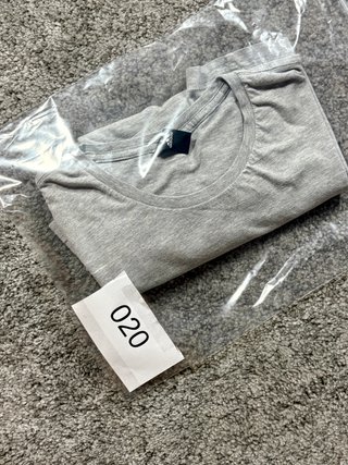Adidas camiseta gris logo azul marino talla L