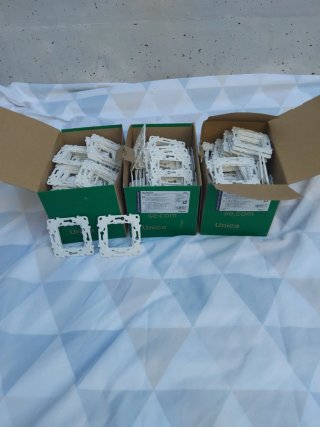 Lpte de 150 unidadesBastidor Schneider Unica