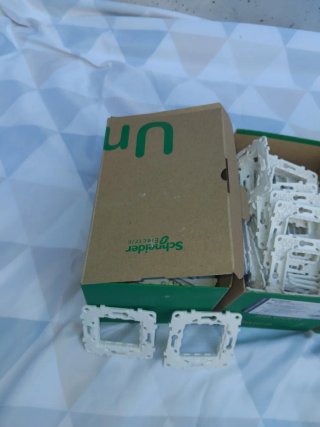Lpte de 150 unidadesBastidor Schneider Unica