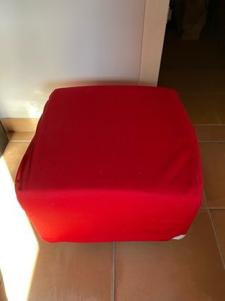 Puff rojo de tela