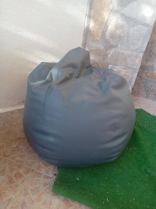 Puf gris efecto piel
