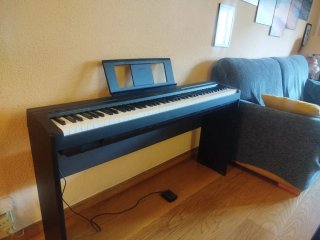 Piano Yamaha 8 octavas teclas contrapesadas