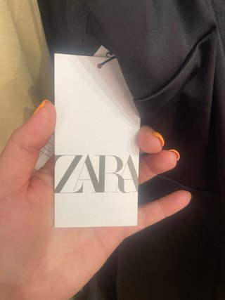 Vestido mini negro satinado
