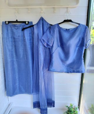 Vestido de invitada azul con fajin