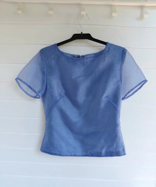 Vestido de invitada azul con fajin