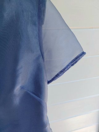 Vestido de invitada azul con fajin