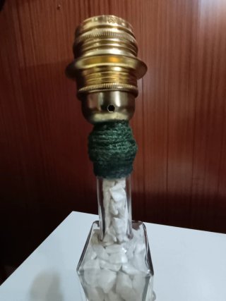 Lámpara Botella Cristal Piedras Blancas