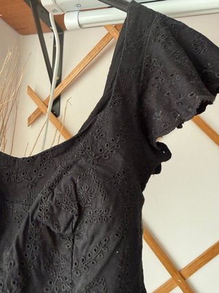 Top corto Zara negro y morado