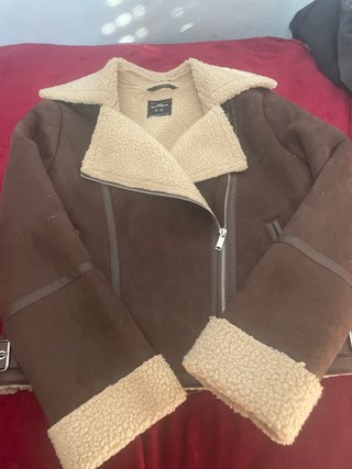 Abrigo Bershka efecto piel forrado M