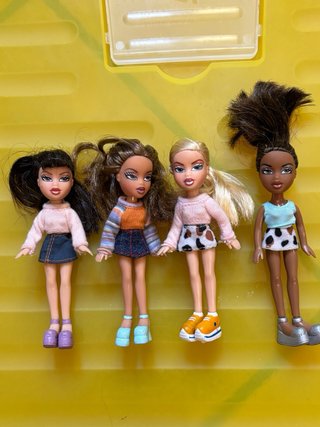 Lotto bambole Bratz + Barbie con accessori