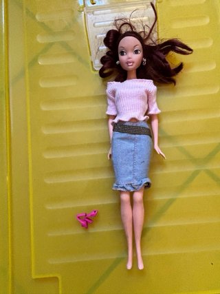 Lotto bambole Bratz + Barbie con accessori