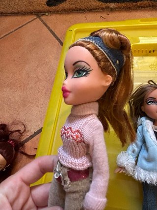 Lotto bambole Bratz + Barbie con accessori