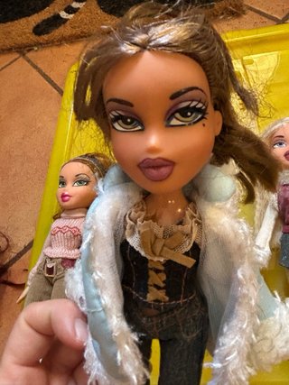 Lotto bambole Bratz + Barbie con accessori