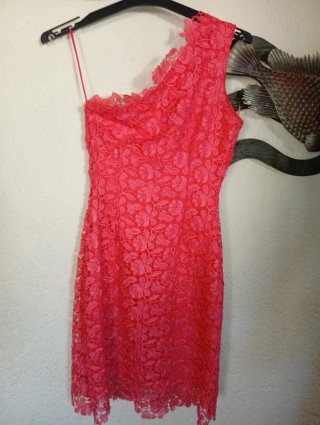 Vestido de encaje rosa y rojo
