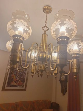 Lámpara de salón dorada