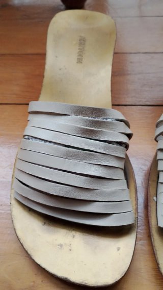 Sandalias Aketohn Beige y Doradas