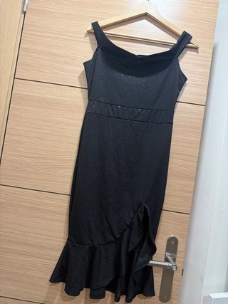 Vestido corto negro con brillos