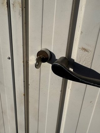 Puerta de garaje o portón de chapa