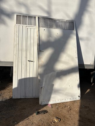 Puerta de garaje o portón de chapa