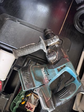 Taladro Percutor Makita Inalámbrico