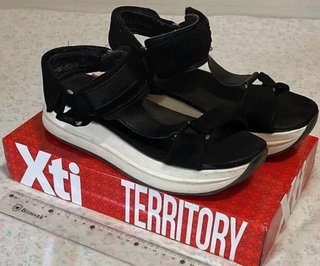 Sandalias Xti Negras Plataforma