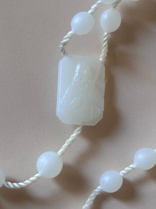 Rosario blanco con cruz