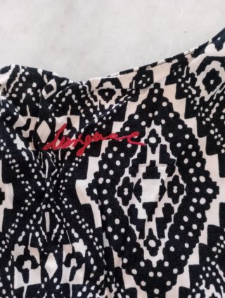 Vestido falda pantalón estampado desigual
