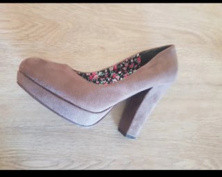Zapatos de tacón marrón