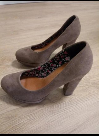 Zapatos de tacón marrón