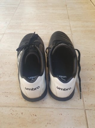 botas. futbol umbro