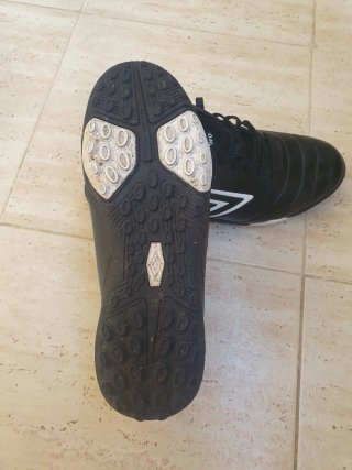 botas. futbol umbro