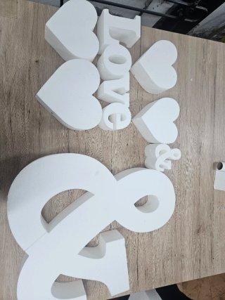 Letras de corcho blanco