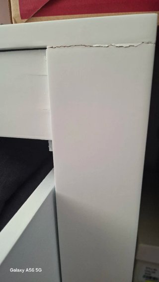 Cómoda de madera blanca