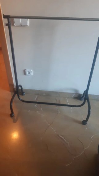 Perchero Metálico con Ruedas .Recogida domicilio