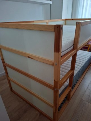 Cama alta IKEA Kura