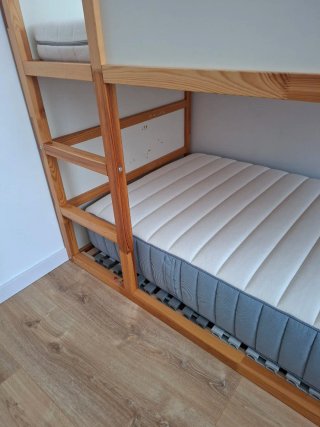 Cama alta IKEA Kura