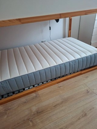 Cama alta IKEA Kura