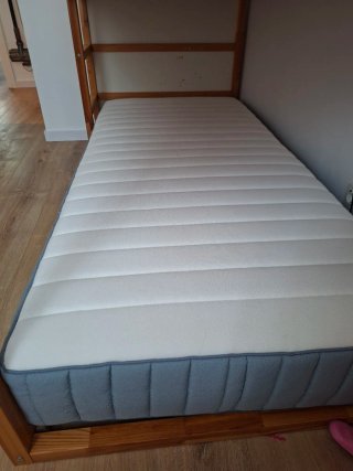 Cama alta IKEA Kura