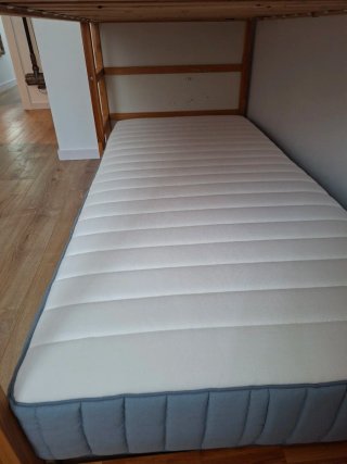 Cama alta IKEA Kura