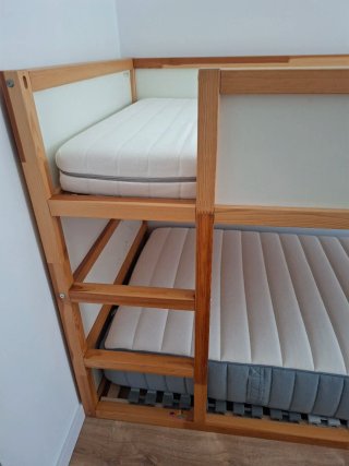 Cama alta IKEA Kura